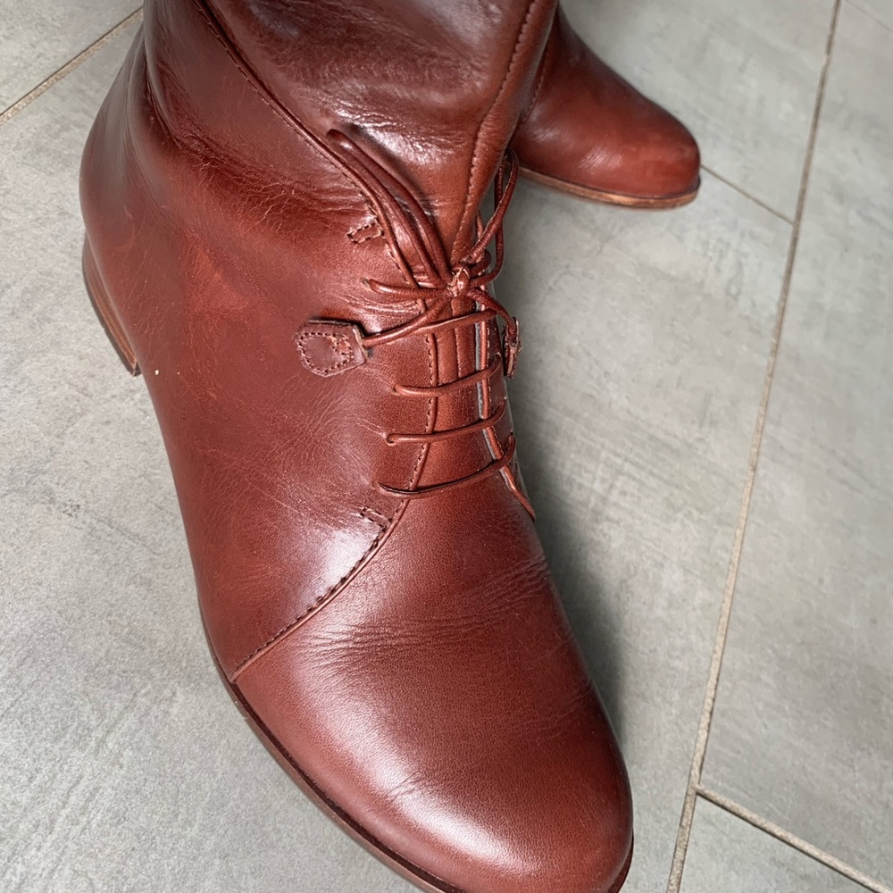 Tall leather boots (like new)